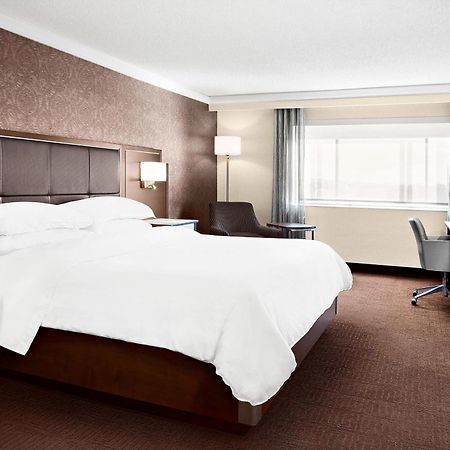 Sheraton Laval Hotel Екстер'єр фото