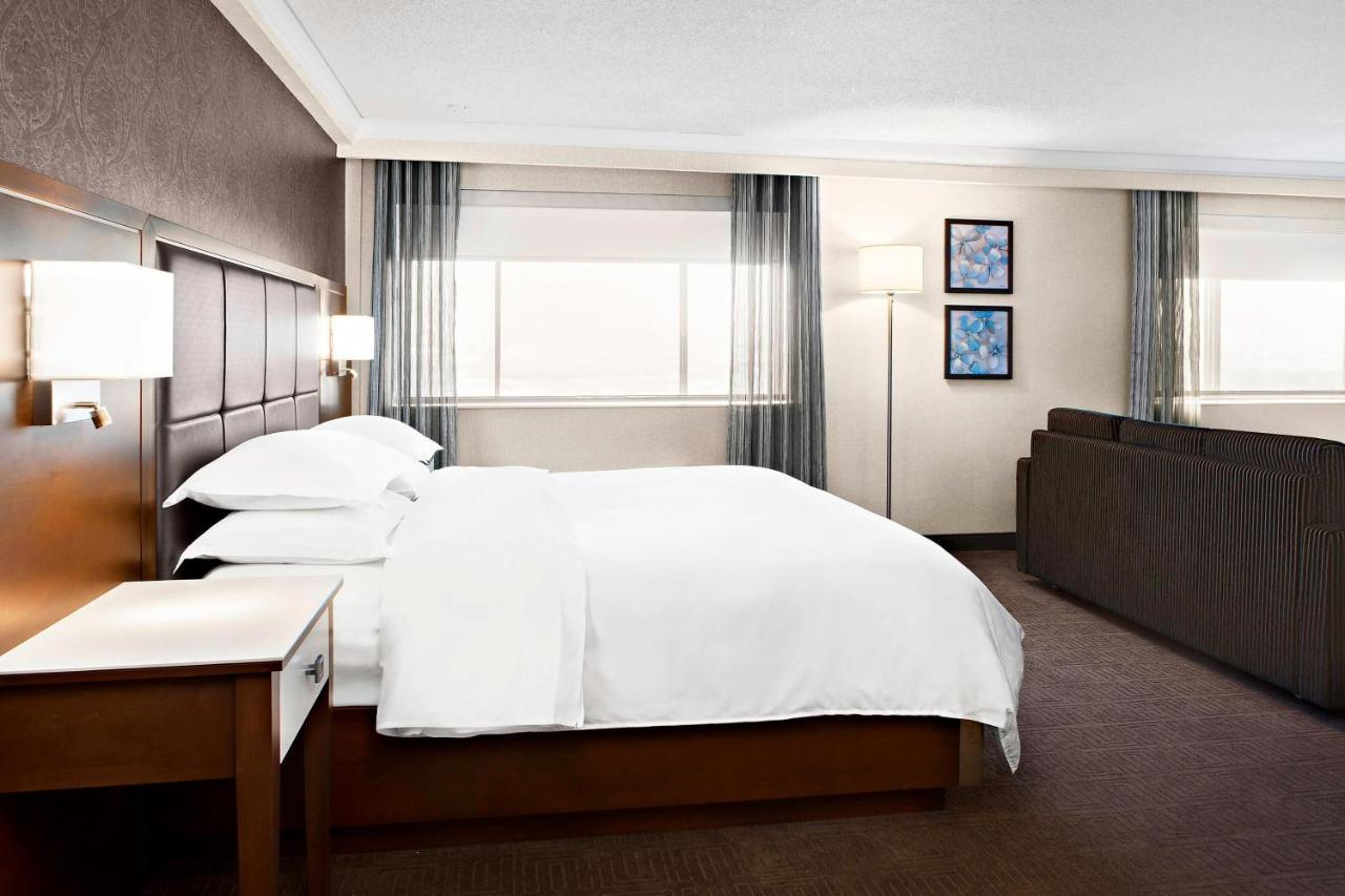 Sheraton Laval Hotel Екстер'єр фото